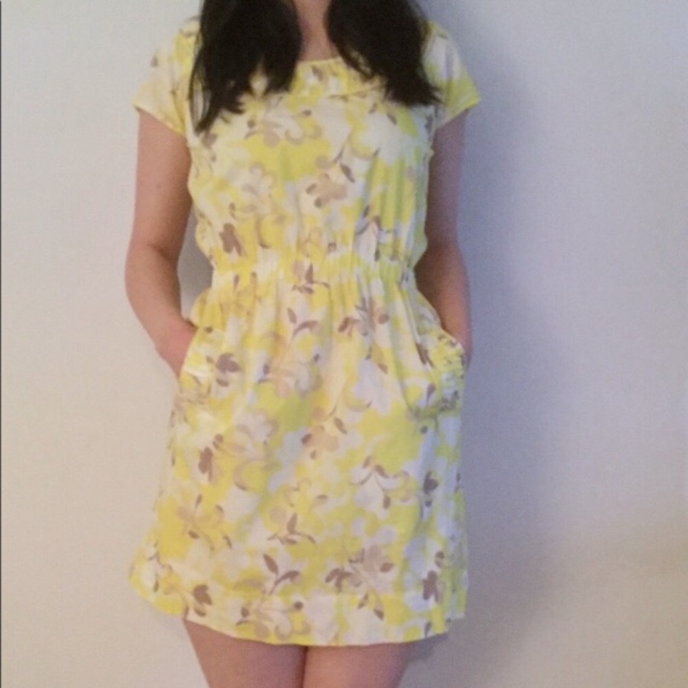 2 for $15🎈White and yellow flower print dress.